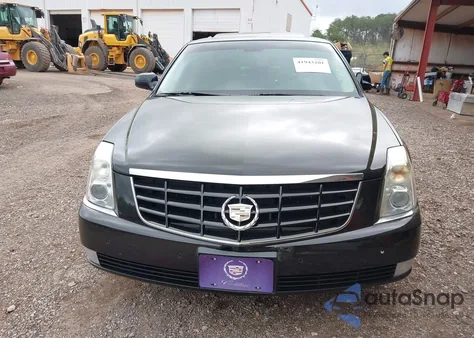 2010 Cadillac Dts Premium Collection z USA, uszkodzony, nr VIN 1G6KH5EY1AU135093